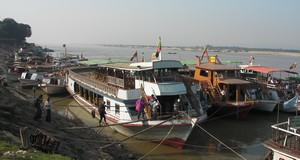 Boats to Mingun