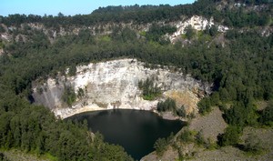 Kelimutu black lake