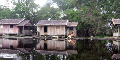 Manobos floating houses