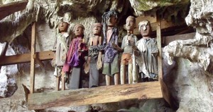 Effigies at Tampangg'alo